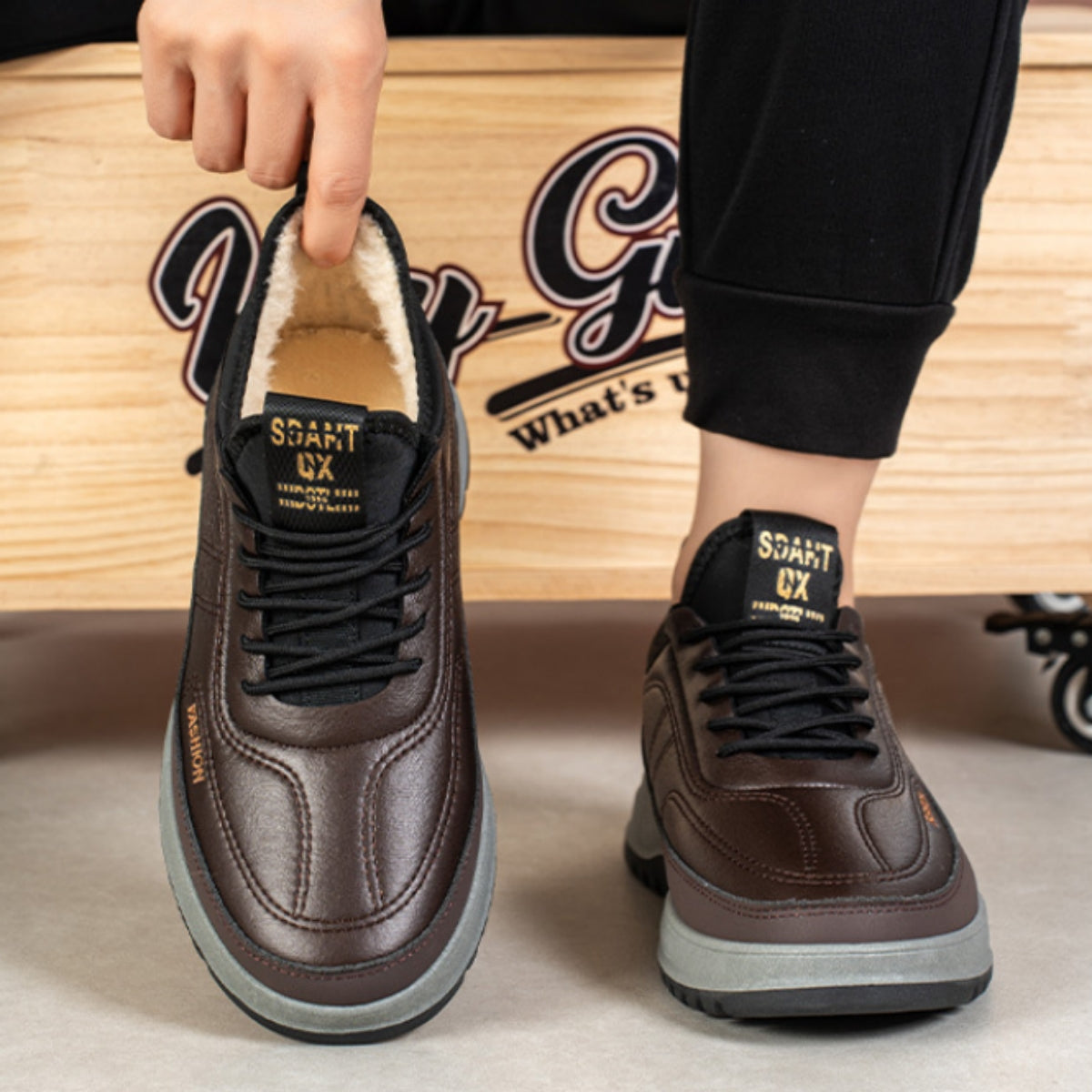 🔥2025 Muške zimske ležerne sportske cipele, plišane i tople cipele s vezicama