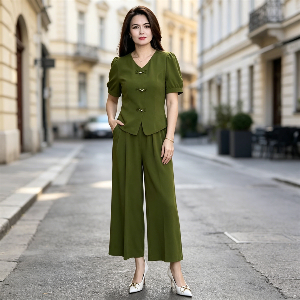 🌸【Koszulka + szerokie spodnie】Nowoczesny zestaw retro wykonany z fajnego materiału jedwabnego — fajny, stylowy i super wygodny ✨